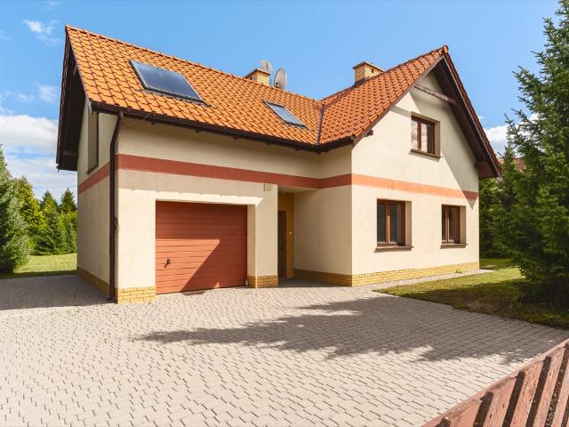 Polecam przestronny dom 149 m² na osiedlu w Małkowie