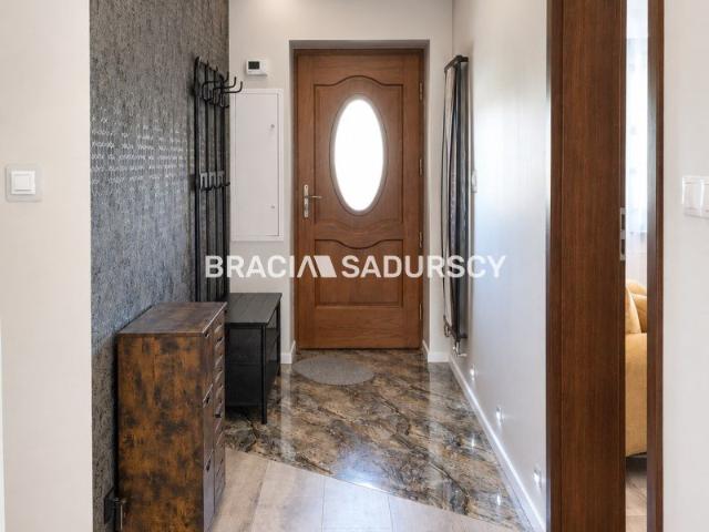 Polecam przestronny dom 150 m² z garażem i ogrodem w Bębło