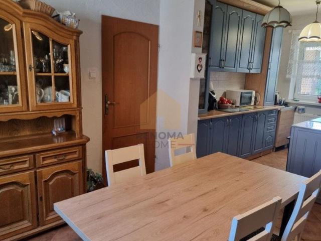 Polecam przestronny dom 156 m² z gabinetem i garażem w Prochowicach