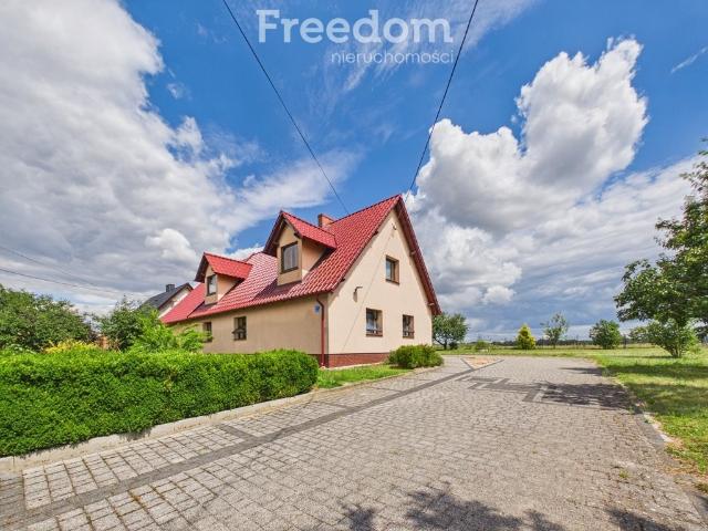 Polecam przestronny dom 158 m² z dużą działką 6200 m² w Żelaznej