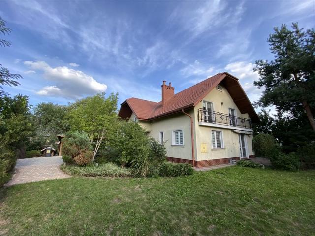 Do sprzedania przestronny dom 170 m² z ogrodem i garażem