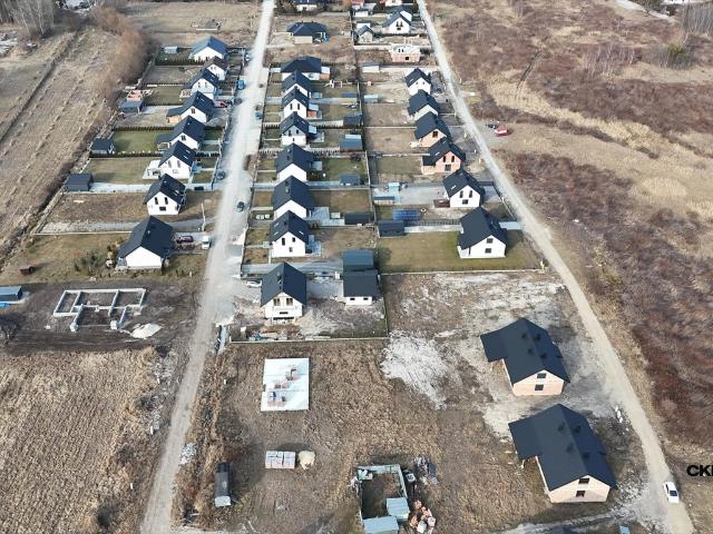 Polecam przestronny dom 184 m² w Staszowie z certyfikowanym biurem