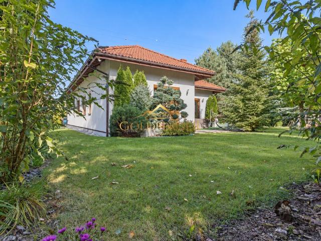 Polecam przestronny dom 187 m² w Kamionkach z ogrodem i tarasem