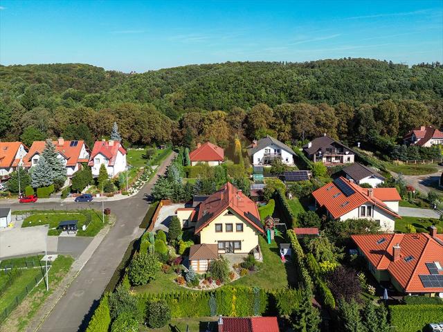 Polecam przestronny dom 196 m² z sauną i ogrodem w Wałbrzychu