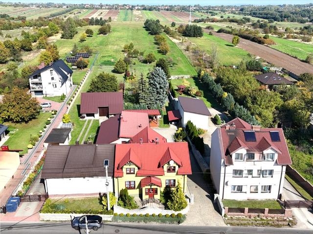 Polecam przestronny dom 200 m² z garażem i ogrodem w Bukownie