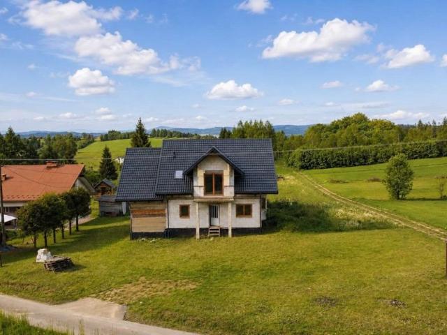 Polecam przestronny dom 234 m² w Porażu z dużą działką