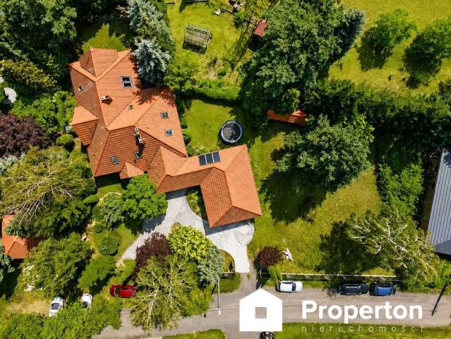 Na sprzedaż przestronny dom 234 m² z garażem w Piotrkowie