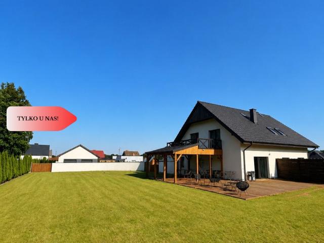 Polecam przestronny dom 235 m² w Chojniczkach z garażem i ogrodem