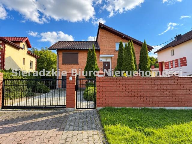 Polecam przestronny dom 242 m² w Charłupii Małej