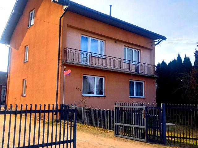 Polecam przestronny dom 250 m² z ogrodem i budynkami gospodarczymi