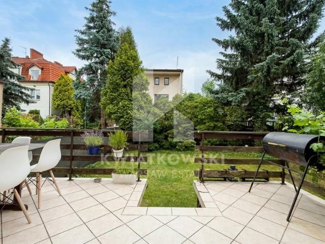 Polecam przestronny dom 250 m² z ogrodem i garażem w Mokotowie