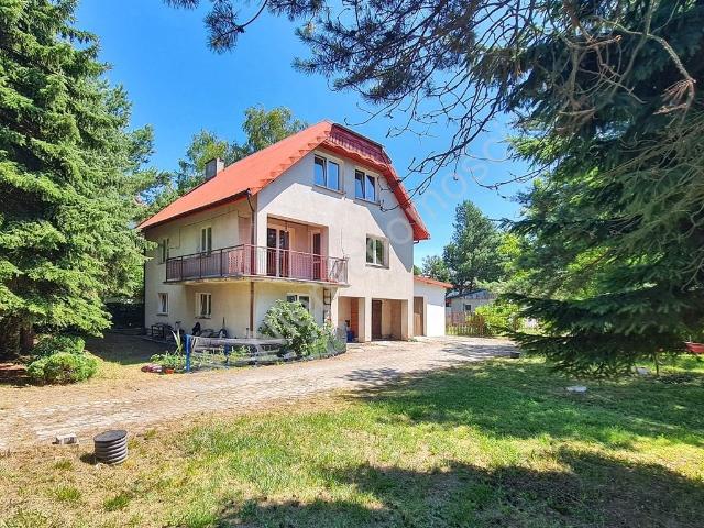 Polecam przestronny dom 285 m² z dużą działką w Klaudynie