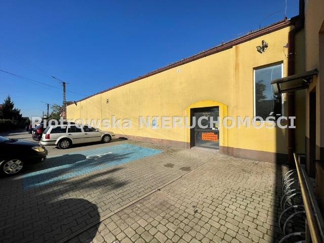 Polecam przestronny lokal 420 m² z parkingiem w Widawie
