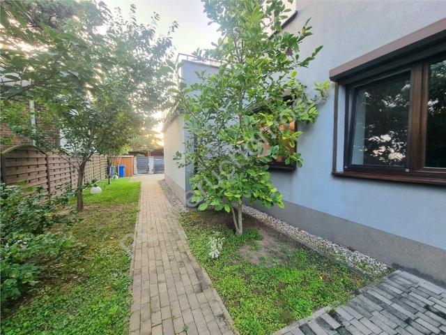 Polecam przestronny segment 112 m² z ogródkiem i garażem
