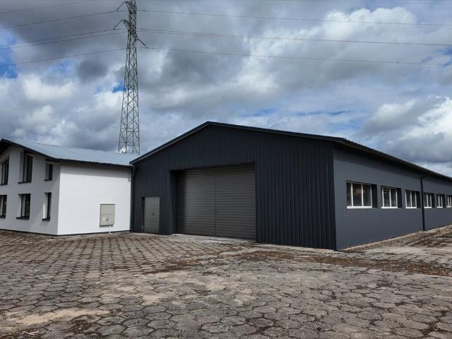 Polecam przestronną halę 1200 m² z placem 4000 m² przy DK20