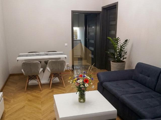 Polecam przestronne 66 m² mieszkanie z 2 łazienkami w centrum Bielawy