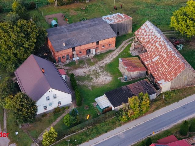 Polecam siedlisko 150 m² z 3 ha ziemi i zabudowaniami