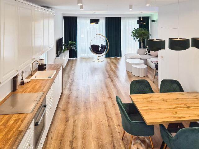 Polecam skrajny segment 130 m² z ogrodem, garażem i 2 miejscami