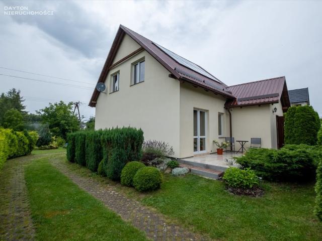 Polecam zadbany dom 115 m² z dużą działką, tarasami i fotowoltaiką