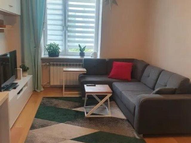 Polecam 2 pokojowe mieszkanie 49 m² w Wesołej z piwnicą i miejscami parkingowymi