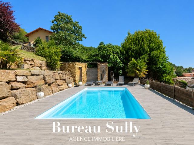 POLEYMIEUX AU MONT D'OR / Maison familiale en pierres dorées T6 de 213m2 sur 1600m2 de terrain + piscine