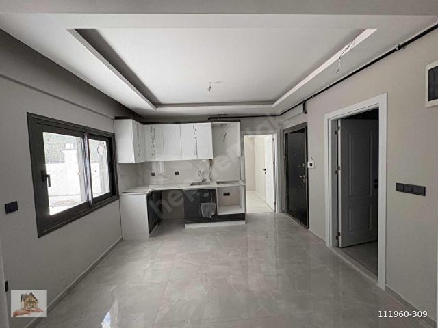 POLİGON METROYA YAKIN 2+1 SIFIR OTOPARKLIASANSÖRLÜ DAİRE