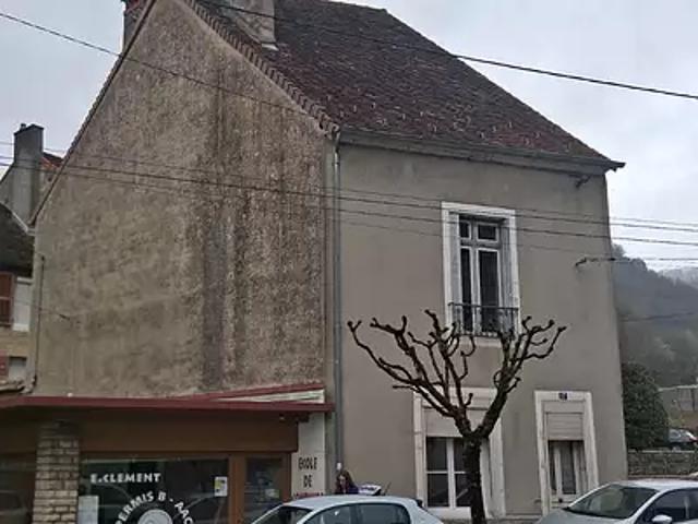 Poligny 39800 Achat / Vente maison 9 pièces t9 au dernier étage