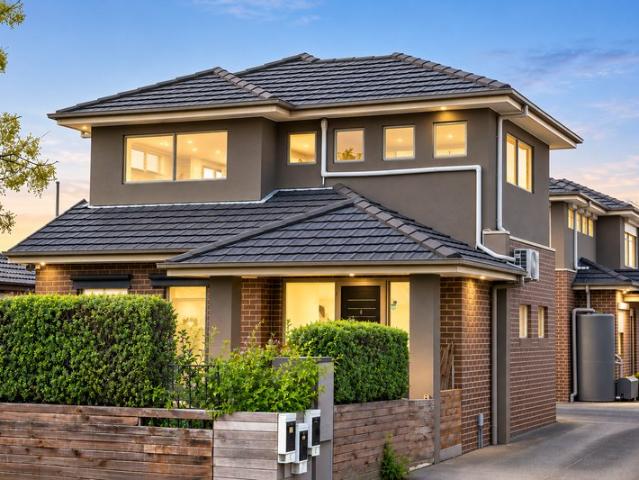 Polished Comfort & Easy Living in the Heart of Hadfield