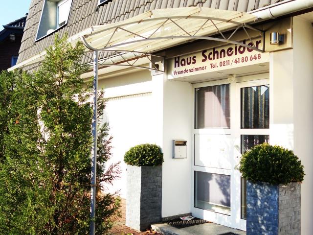 Polished, furnished apartment on the ground floor Unterrath, Düsseldorf, Dusseldorf Amsterdam Apartments for Rent