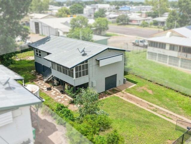 POLISHED LIVING CLOSE TO TOWN