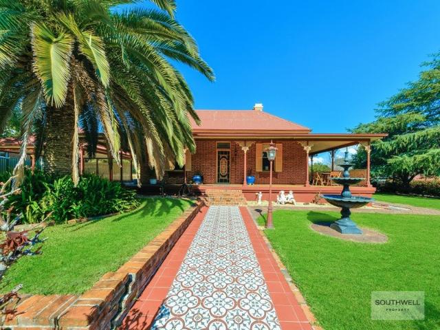 Polished & Perfectly Charming East Tamworth Escape