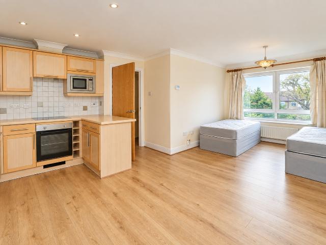 Pollard Road, Morden SM4, 2 bed flat to rent, £1,850 pcm | PrimeLocation
