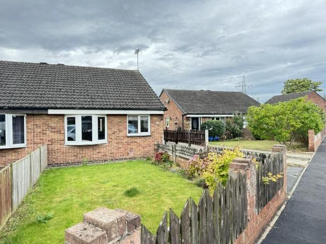 Pollards Fields, Knottingley WF11, 2 bed bungalow to rent, £900 pcm | PrimeLocation