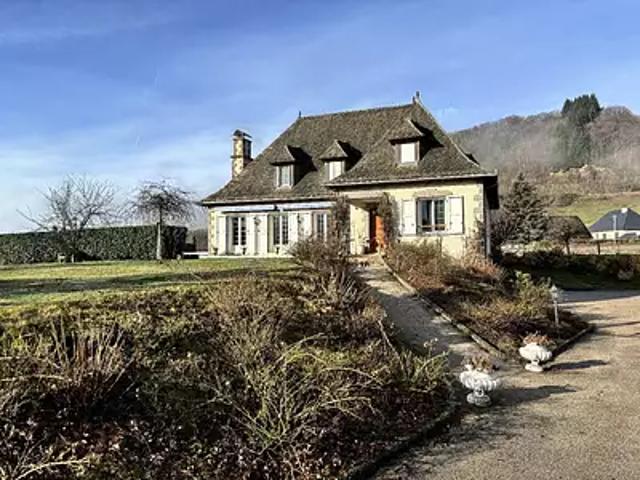 Polminhac 15800 Achat / Vente maison 8 pièces t8 piscine terrasse