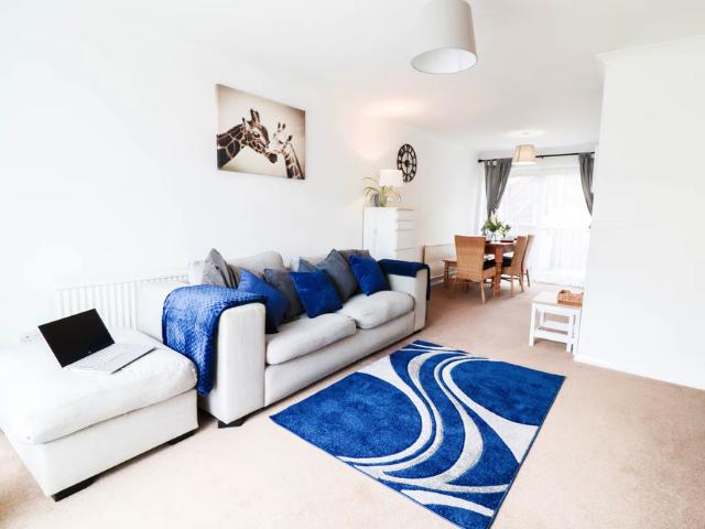 Polperro House 2BR with Free Parking, Garden