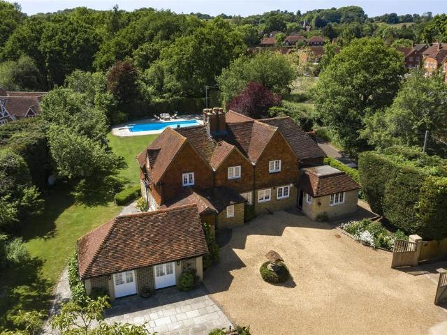 Polsted Lane, Guildford GU3 5 bed house to rent £8,700 pcm £2,008 pw