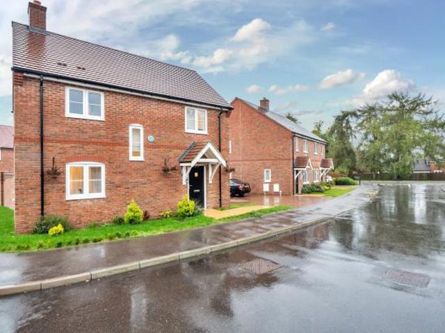 Popes Place, Greenham, Thatcham, RG19 3 bed detached house to rent £2,100 pcm £485 pw