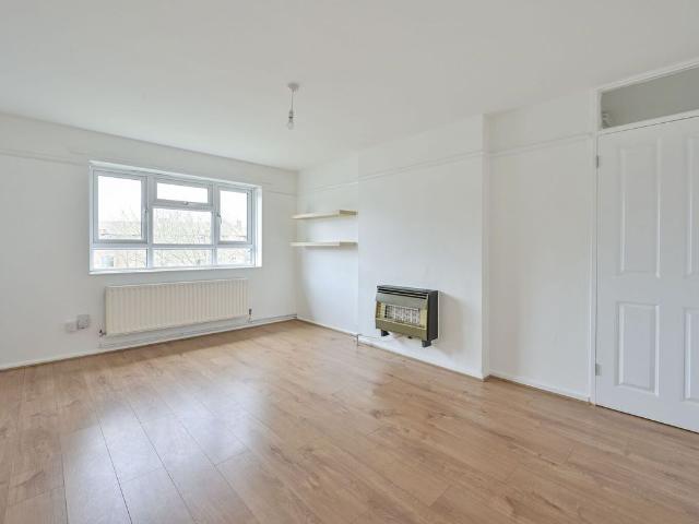 Poplar Court, Wimbledon, London SW19, 2 bed flat to rent, £2,250 pcm | PrimeLocation