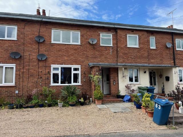 Poplar Close, Walton, Stone, ST15 2 bed flat to rent £675 pcm £156 pw