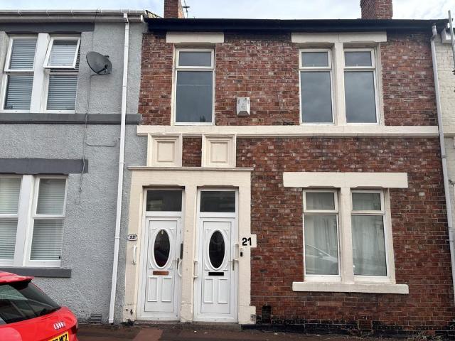 Poplar Crescent, Bensham, Gateshead. 3 bed flat to rent £700 pcm £162 pw