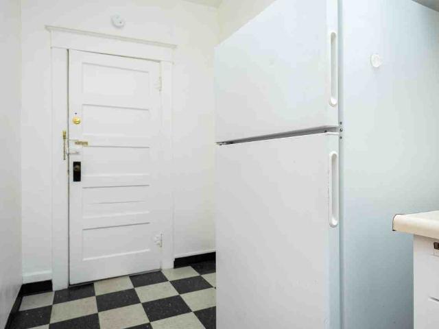 Poplar Apartments Studio Apartment for Rent at 2434 Se Ankeny St, Portland, OR 97214 Buckman