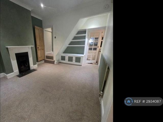 Poplar Avenue, Birmingham, B14 2 bed terraced house to rent £1,100 pcm £254 pw