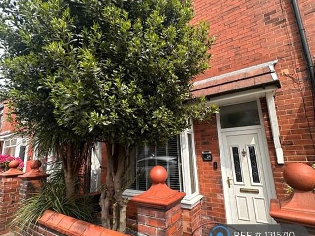 Poplar Avenue, Bolton, BL1 2 bed terraced house to rent £1,100 pcm £254 pw