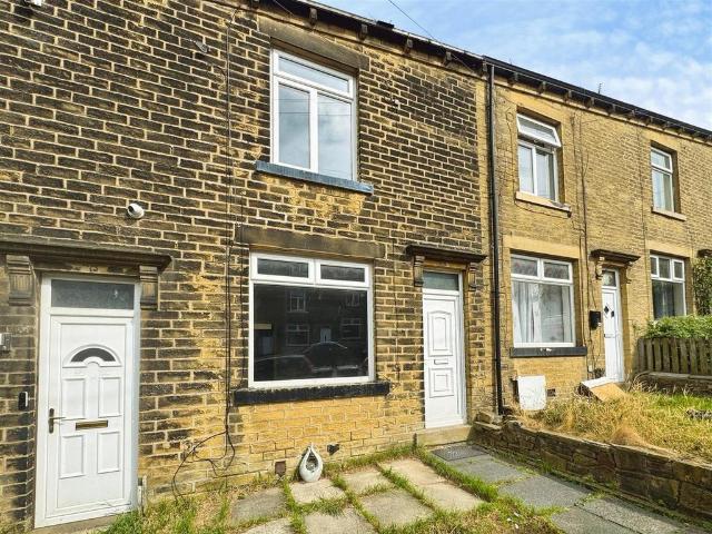 Poplar Avenue, Bradford 3 bed terraced house to rent £750 pcm £173 pw
