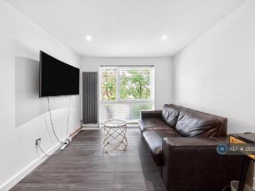 Poplar Grove, London, N11 1 bed flat to rent £1,600 pcm £369 pw