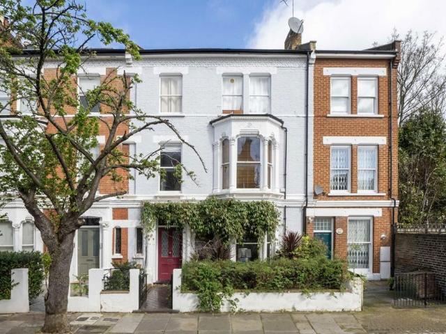 Poplar Grove, London W6 3 bed flat to rent £3,000 pcm £692 pw
