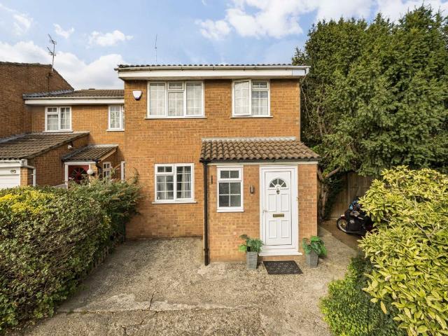 Poplar Grove, New Southgate N11, 3 bed semi detached house to rent, £2,250 pcm | PrimeLocation