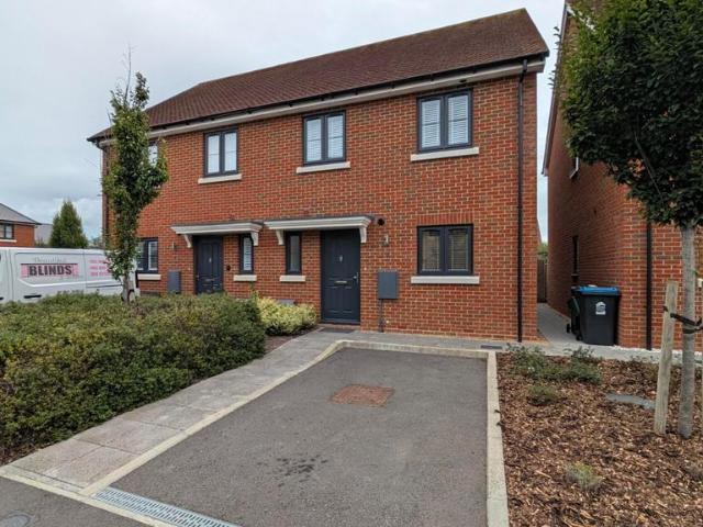Poplar Drive, Deal, Kent, CT14 2 bed semi detached house to rent £1,400 pcm £323 pw