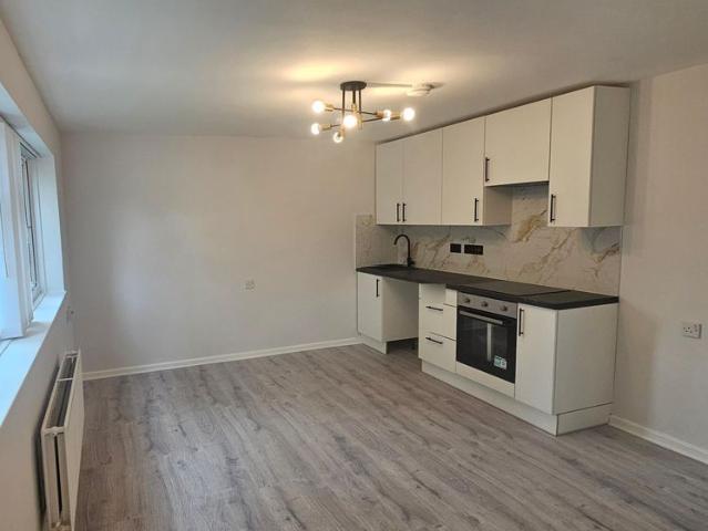 Poplar Place, London SE28, 2 bed flat to rent, £1,800 pcm | PrimeLocation