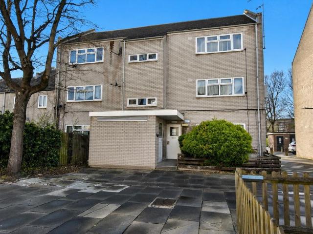 Poplar Place, London SE28, 2 bed flat to rent, £1,900 pcm | PrimeLocation